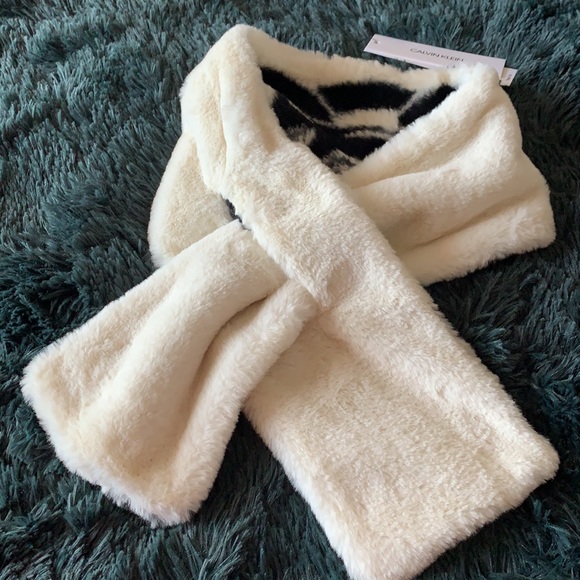 🔥🔥🧣Calvin Klein fur scarf🔥🔥 - Picture 2 of 5